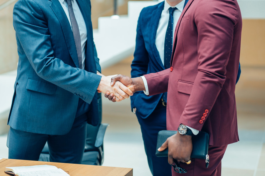 深圳公司法律顧問視角:*ST步高母公司步步高投資集團破產審查案件深度剖析