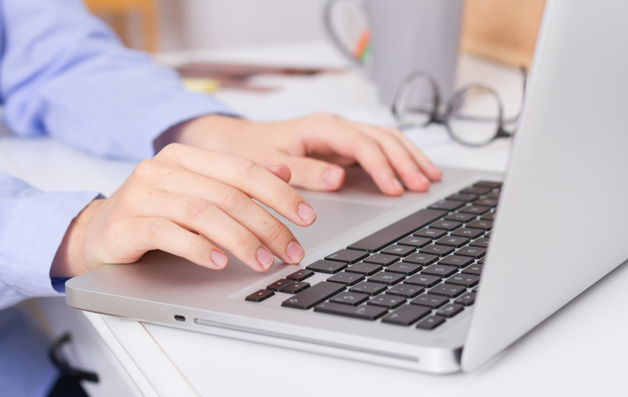 深圳合同糾紛律師視角:公司簽合同的關鍵注意事項