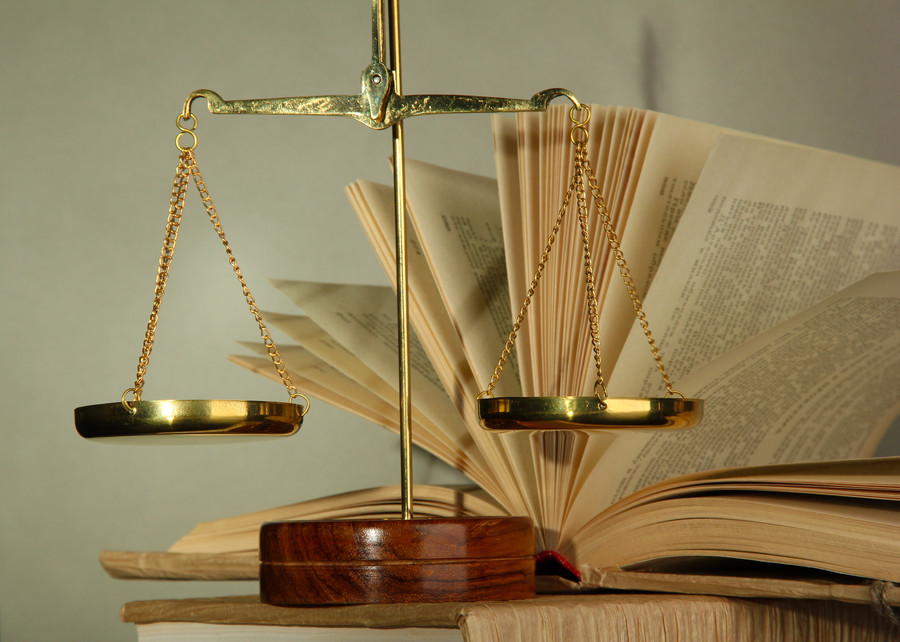 深圳律師咨詢網解讀:網紅“麻辣燙”機場偷拍事件的法律分析與啟示