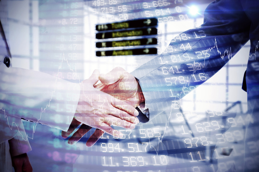 深圳律師事務所視角:揭秘“男子收費教人騙保”背后的法律紅線與社會深思