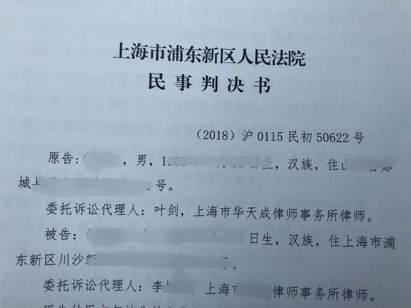 征地拆遷遇地痞流氓來逼遷我們?cè)撛趺崔k!龍華區(qū)律師：送他們?nèi)プ? src="/uploads/76/107.jpg"/></p>
<p>
　　一、仔細(xì)認(rèn)清，拆遷中這樣的人屬于黑惡勢(shì)力!
</p>
<p>
　　近日，山東省濟(jì)南市公安局首次公布了黑惡勢(shì)力的29種常見表現(xiàn)形式，并鼓勵(lì)全社會(huì)參與掃黑除惡。請(qǐng)拆遷戶仔細(xì)認(rèn)清，如果你身邊出現(xiàn)了這樣一群地痞流氓，那么他們很可能屬于黑惡勢(shì)力：
</p>
<p>
　　他們戴著大金鏈子，紋著夸張的紋身，成群結(jié)隊(duì)地在拆遷戶家里肆意挑釁
</p>
<p>
　　他們滿口臟話、蠻橫、粗暴，還可能隨身、隨車攜帶著管制刀具或棍棒，給拆遷戶造成莫大的心理壓力
</p>
<p>
　　他們作為社會(huì)閑散人員參與開發(fā)商征地拆遷，仗著人數(shù)優(yōu)勢(shì)“擺隊(duì)形”、“站場(chǎng)子”，用這種方式恐嚇威脅拆遷戶
</p>
<p>
　　他們晝伏夜出、惹是生非，在深夜拿著大喇叭吆喝，放鞭炮，砸門窗、潑油漆、毀監(jiān)控，借此逼迫拆遷戶簽字搬遷。
</p>
<p>
　　……
</p>
<p>
　　二、為非作歹的黑惡勢(shì)力，你們?cè)撌諗苛?
</p>
<p>
　　龍華區(qū)律師認(rèn)為，違法強(qiáng)拆中黑惡勢(shì)力的行為有可能觸犯《刑法》中的多項(xiàng)罪名：
</p>
<p>
　　1.隨意毆打、辱罵、恐嚇拆遷戶情節(jié)惡劣，涉嫌尋釁滋事罪
</p>
<p>
　　2.未經(jīng)拆遷戶同意闖入家門，涉嫌非法侵入公民住宅罪
</p>
<p>
　　3.未經(jīng)法定程序違法強(qiáng)拆房屋，涉嫌故意毀壞財(cái)物罪
</p>
<p>
　　4.以故意傷害為目的，暴力毆打拆遷戶，涉嫌故意傷害罪
</p>
<p>
　　5.非法拘禁拆遷戶，剝奪其人身自由逼迫其簽協(xié)議的，涉嫌非法拘禁罪
</p>
<p>
　　6.黑惡勢(shì)力發(fā)展為黑社會(huì)性質(zhì)的組織，組織、領(lǐng)導(dǎo)和積極參加的人員涉嫌組織、領(lǐng)導(dǎo)、參加黑社會(huì)性質(zhì)組織罪。
</p>
<p>
　　所以某些地方的拆遷黑惡勢(shì)力，某些為非作歹的地痞無賴，別再“擺隊(duì)形、站場(chǎng)子”了，你們?cè)撌諗苛?否則，任何拆遷戶都可以依法送你們進(jìn)牢房。
</p>
<p>
　　三、對(duì)付拆遷黑惡勢(shì)力，怎樣送他們?nèi)プ?
</p>
<p>
　　1.報(bào)警
</p>
<p>
　　遇到違法強(qiáng)拆中的黑惡勢(shì)力違法犯罪，必須第一時(shí)間報(bào)警且報(bào)警必須撥打110，切忌撥打當(dāng)?shù)嘏沙鏊娫捇蛎窬娫挘瑘?bào)警時(shí)進(jìn)行電話錄音。
</p>
<p>
　　報(bào)警時(shí)要冷靜清晰說明自己遭遇的黑惡勢(shì)力違法犯罪的情形，并且明確報(bào)警的訴求。
</p>
<p style="TEXT-ALIGN: center"><img alt=