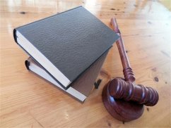 人民公園路律師解答深圳律師高昂費(fèi)用的背后